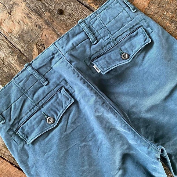 Levi’s Chino Twill pants in a blue/green color.